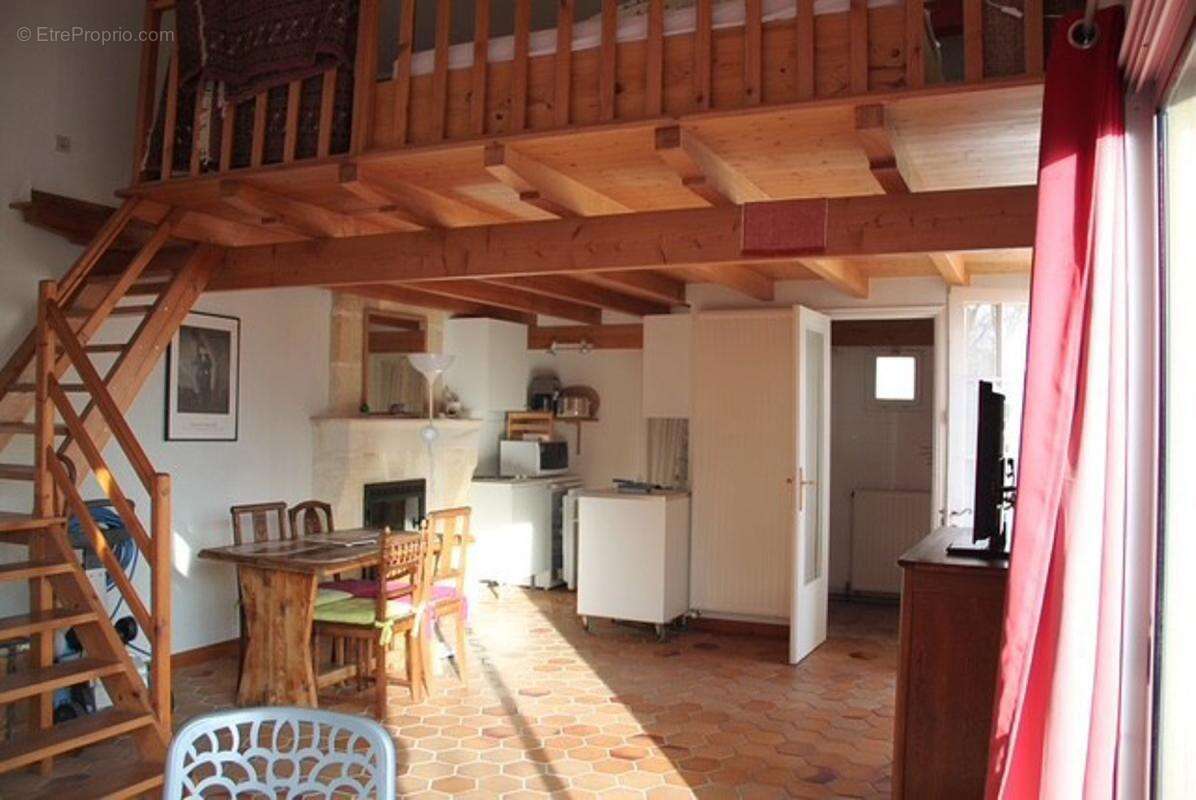 Maison à SAINT-CHRISTOLY-DE-BLAYE