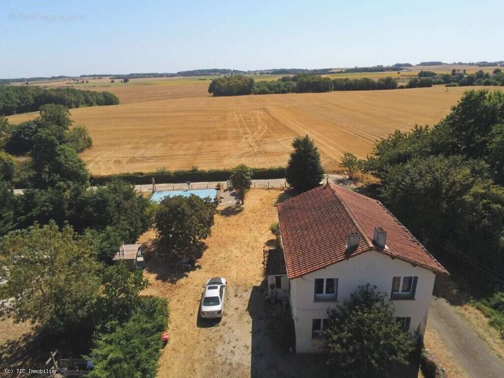 Havre De Paix : 4 Chambres, Grange, Grange, Piscine Et Vue Dégagée - photo 3