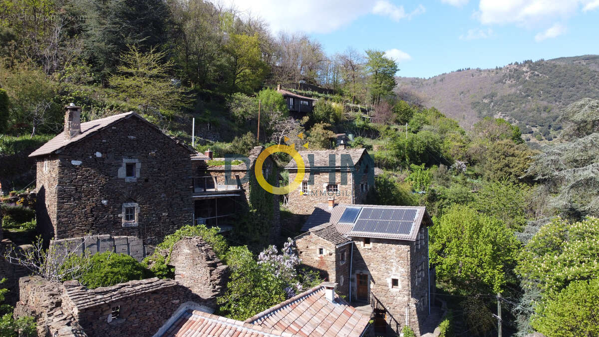 Secteur Bonnevaux, Maison en pières à rénover - photo 2