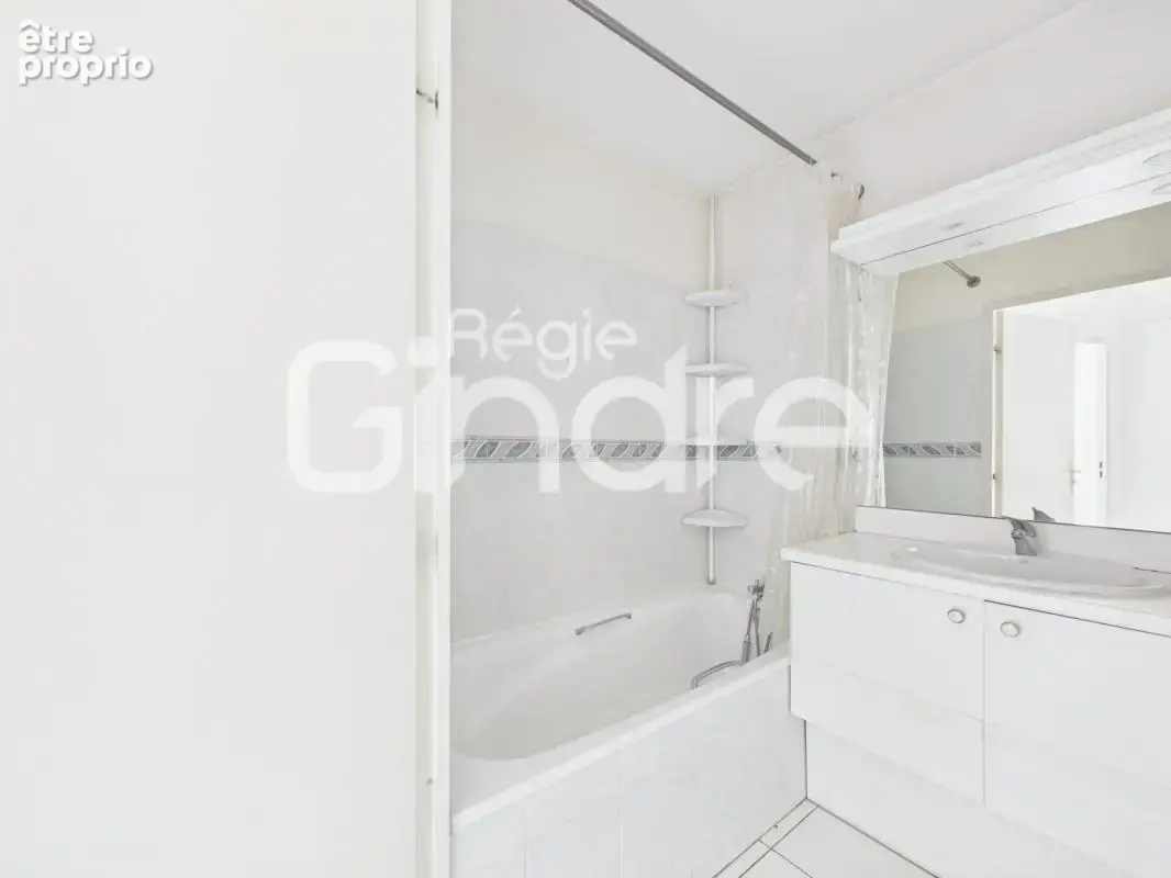 Vente - Appartement - 2 pièces + cuisine - 52 m² - 258 000 € - - photo 6