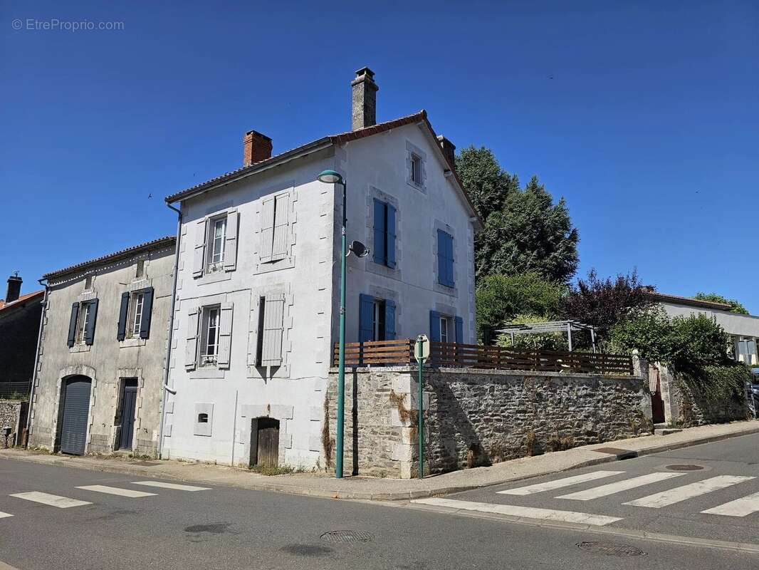 Maison à MONTEMBOEUF
