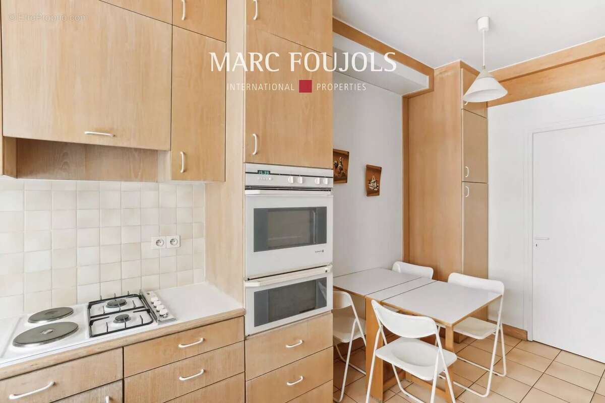 Appartement à PARIS-16E