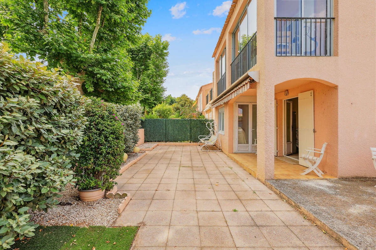Appartement à LA LONDE-LES-MAURES