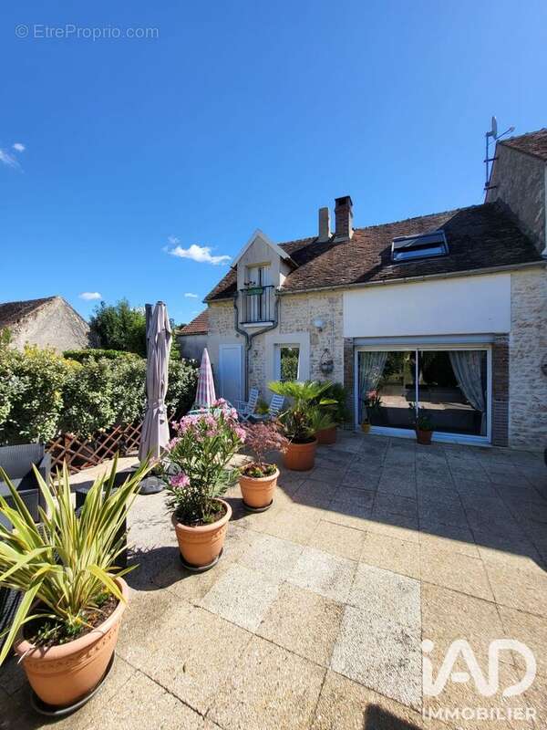 Maison 97 m² à Poligny  - photo 2