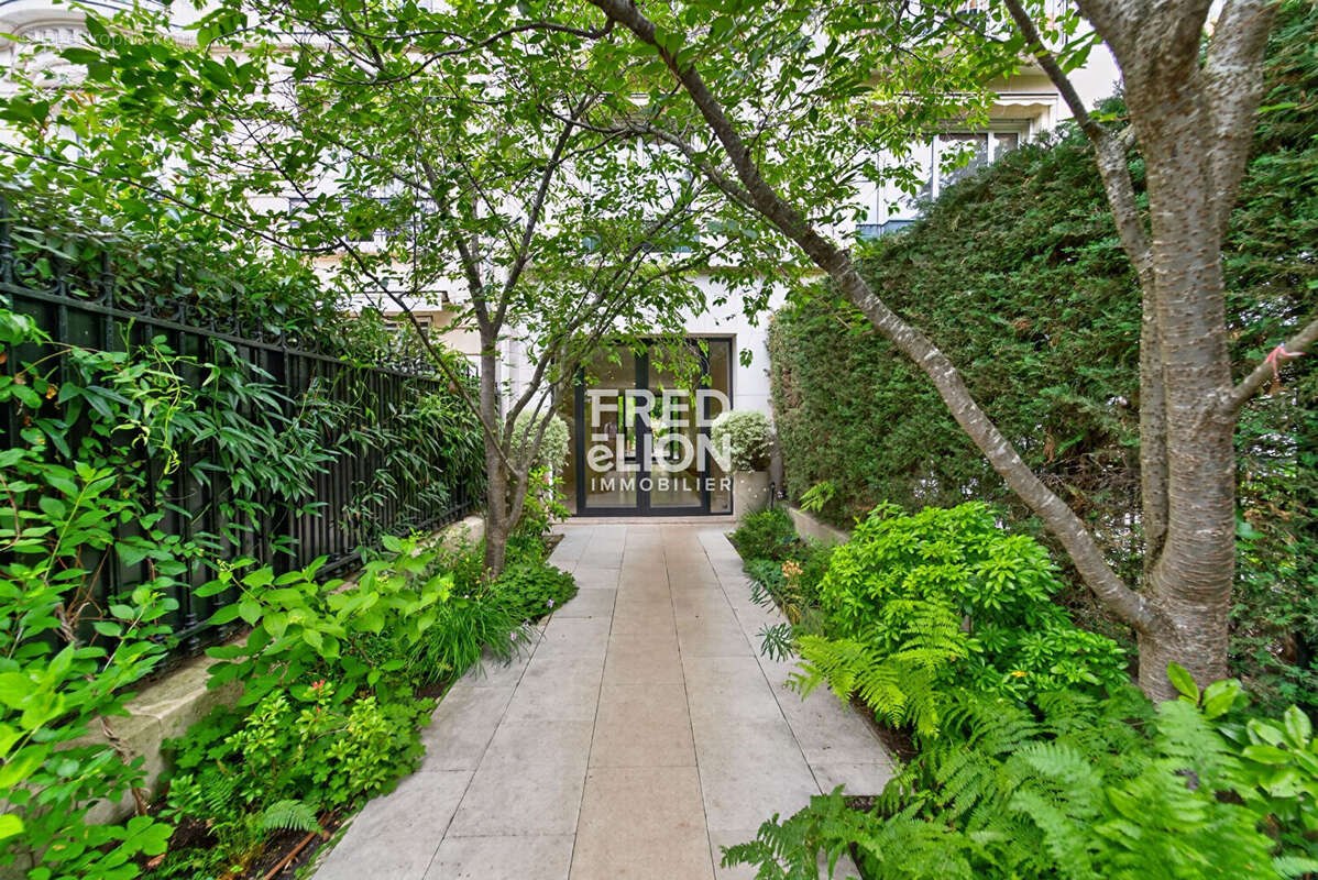 Appartement à NEUILLY-SUR-SEINE