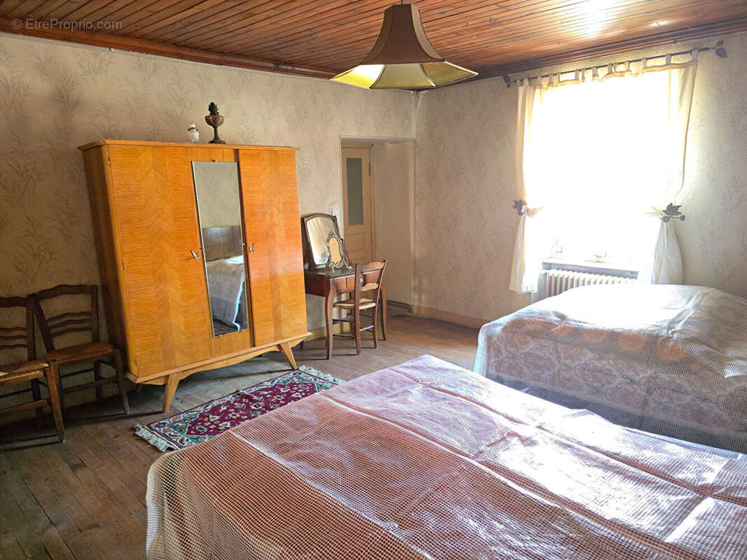 Corps de ferme avec maison, appartement et dépendances - Durenque - photo 15