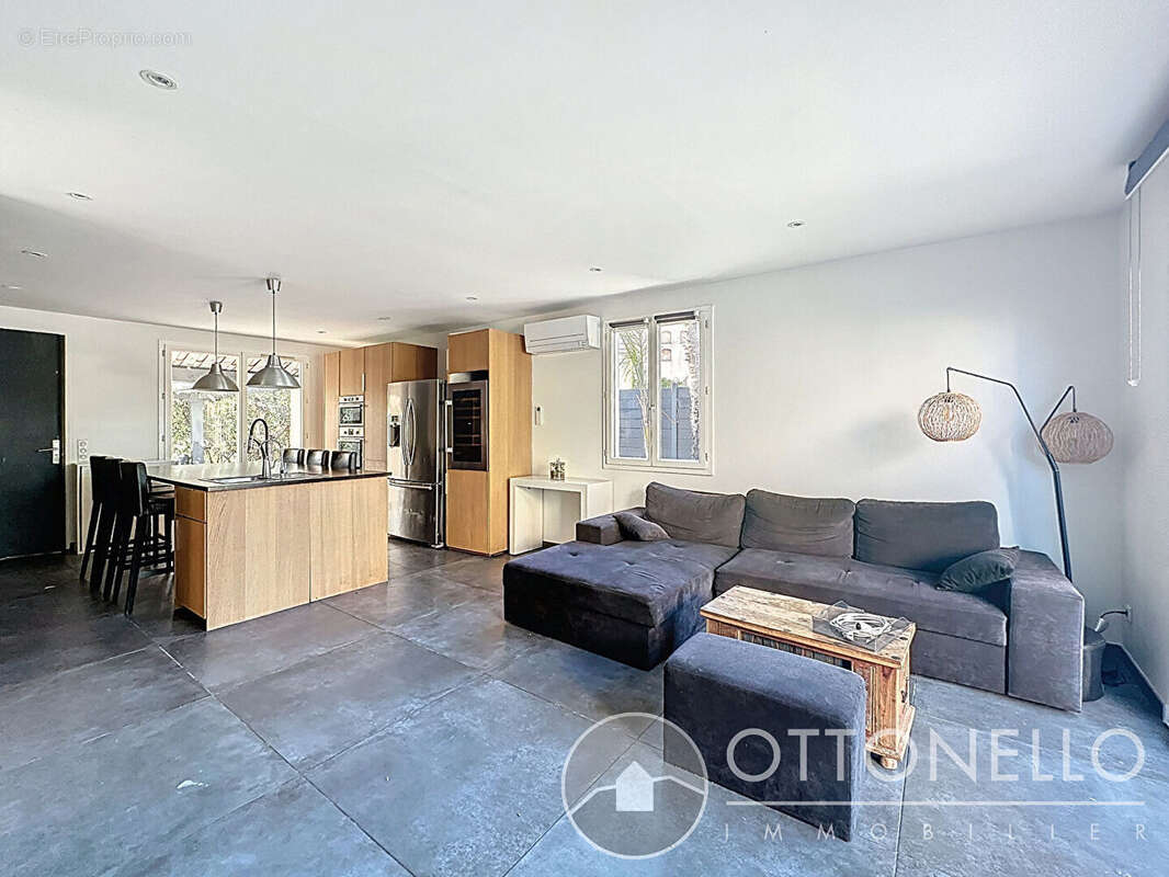 Maison à ROQUEBRUNE-SUR-ARGENS