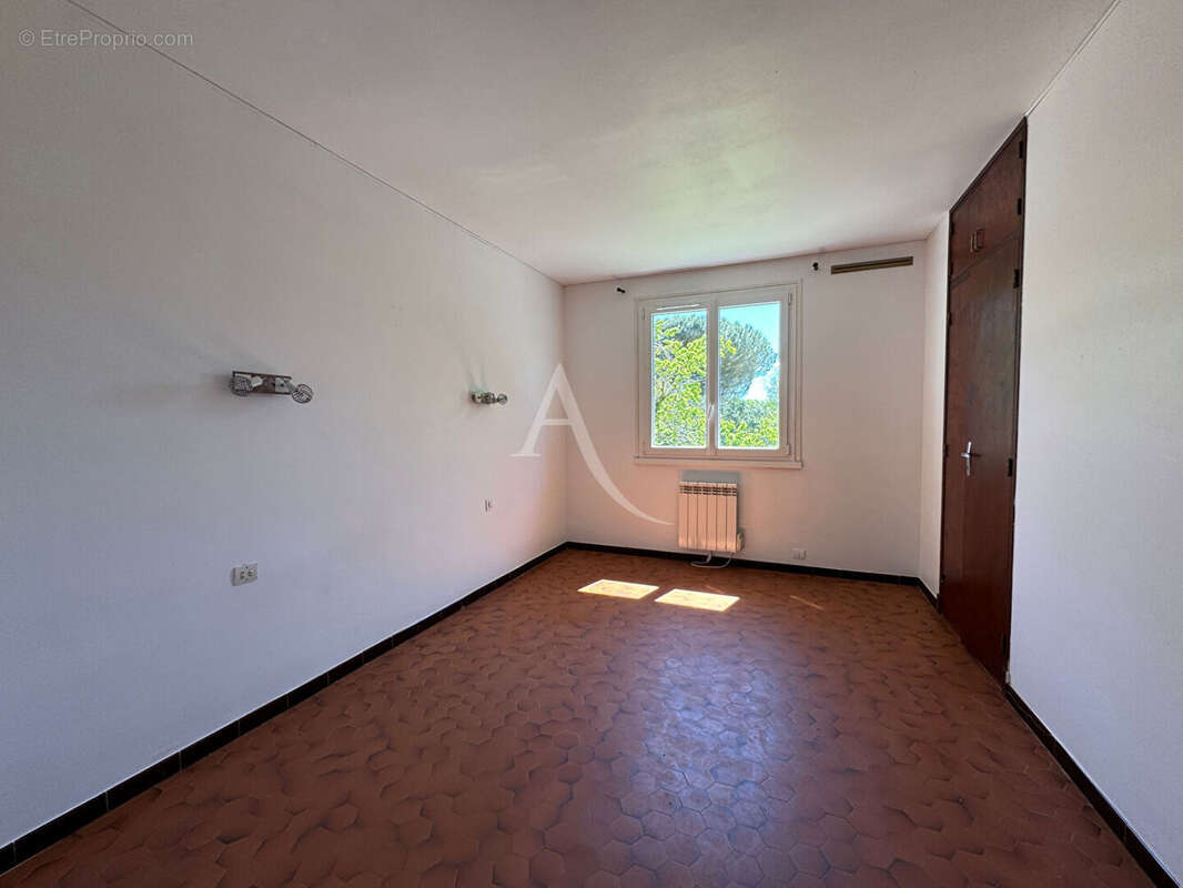Maison L Isle Jourdain sur presque 3590 m² de terrain - photo 8