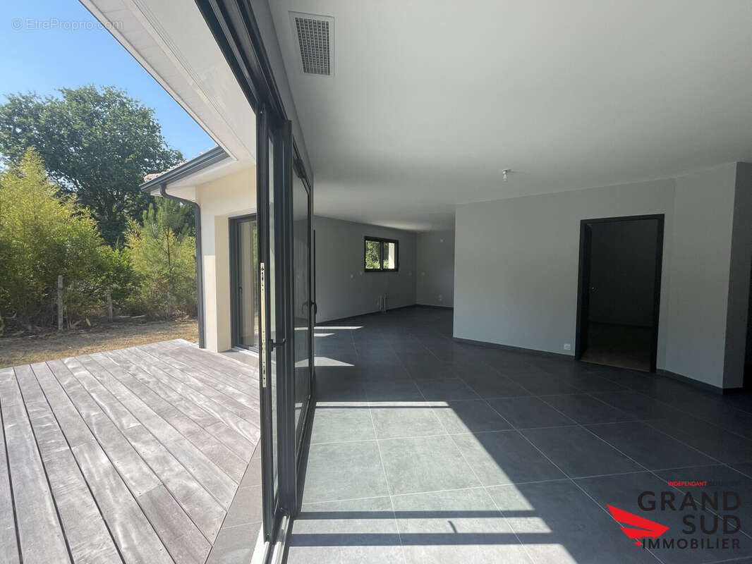 Maison 140 m² à Saint-Aubin-De-Medoc  - photo 5