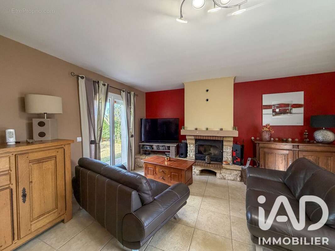 Maison 115 m² à Sainte-Colombe-La-Commanderie  - photo 3
