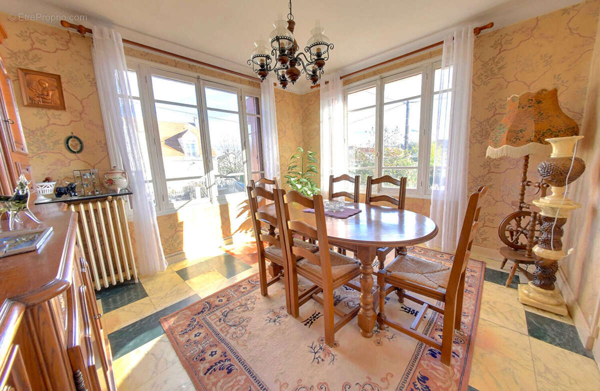 Maison à ROISSY-EN-BRIE