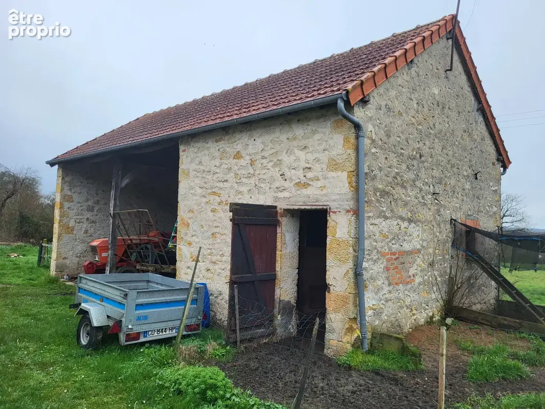 Grande maison offrant quatre chambres avec garage, grange et sur 6981m² de terrain potentiel d'agrandissement - photo 18