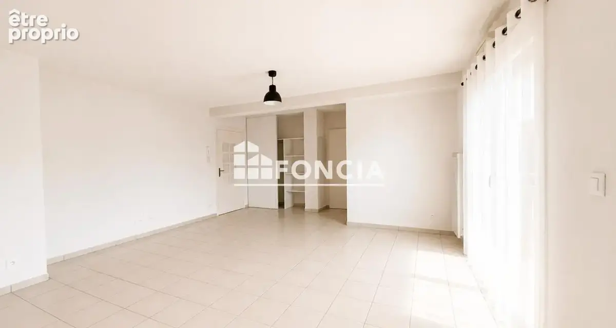 Dernier etage appartement 3 pieces avec terrasse et parking - photo 2