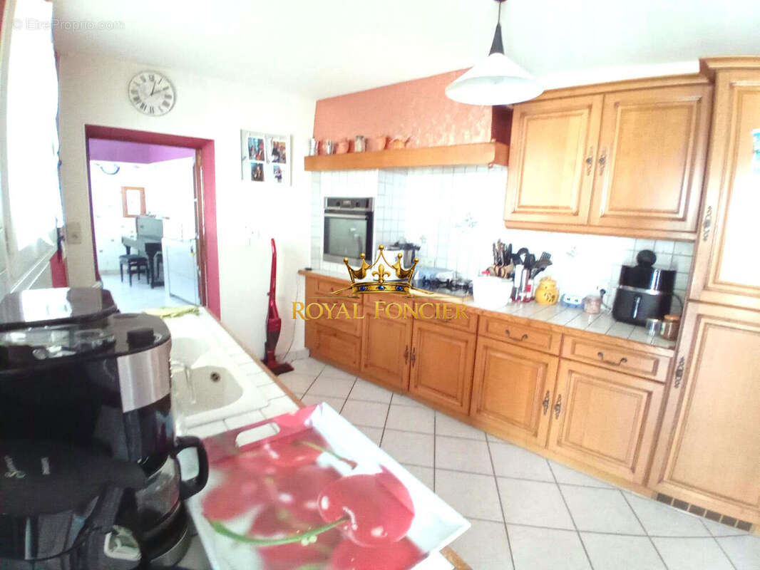 Maison 195 m² à Buxeuil  - photo 7