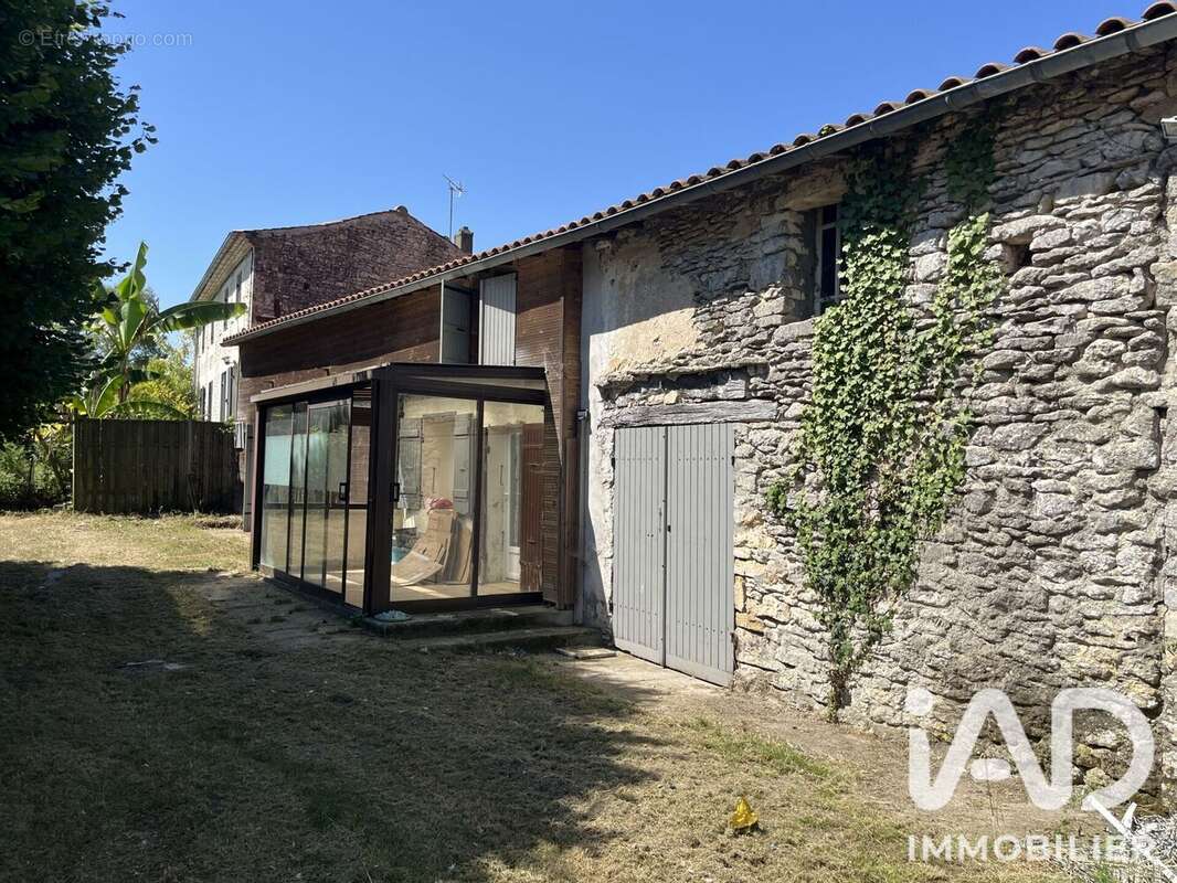 Maison 91 m² à Corme-Ecluse  - photo 9