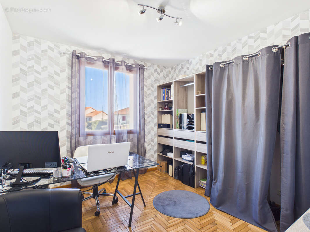 Maison à SAINT-GERMAIN-LEMBRON