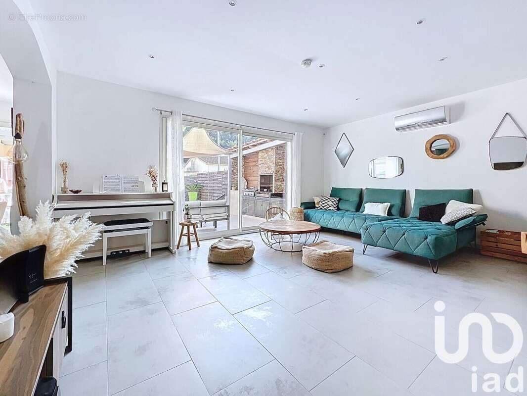 Photo 5 - Maison à SAINT-MITRE-LES-REMPARTS