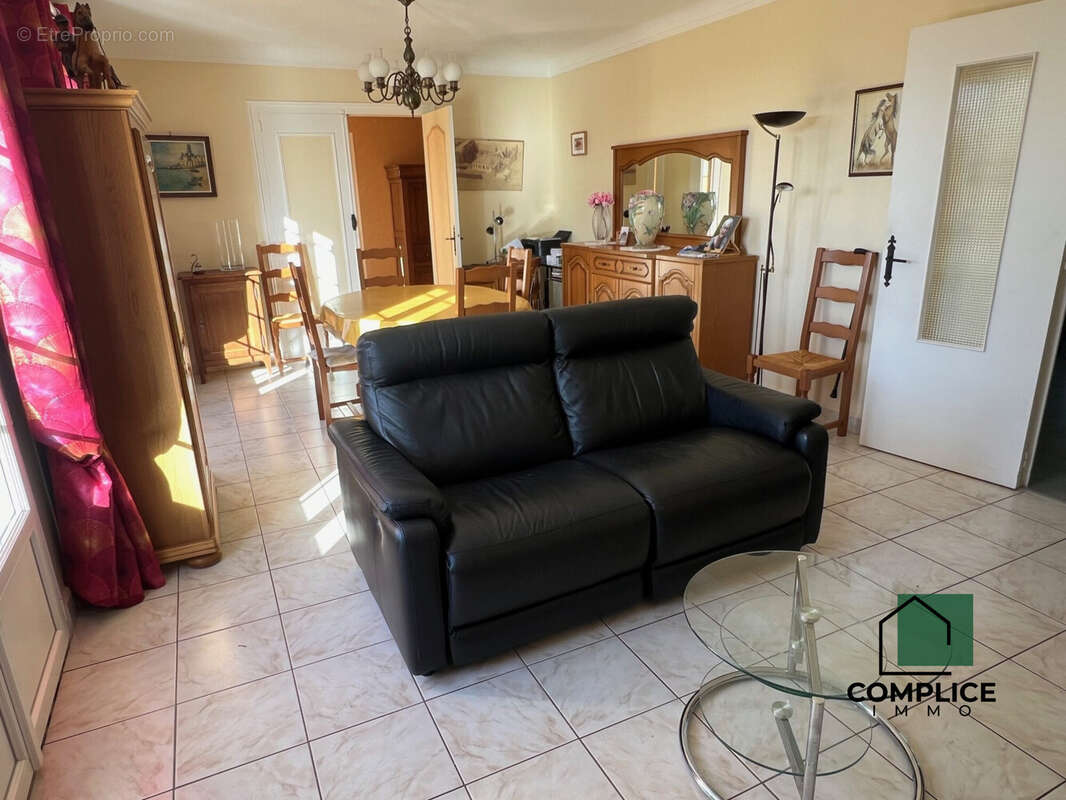 Maison à SAINT-ETIENNE-DE-MONTLUC