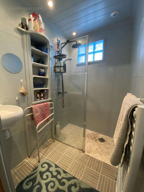 salle d&#039;eau - Maison à CHATENET