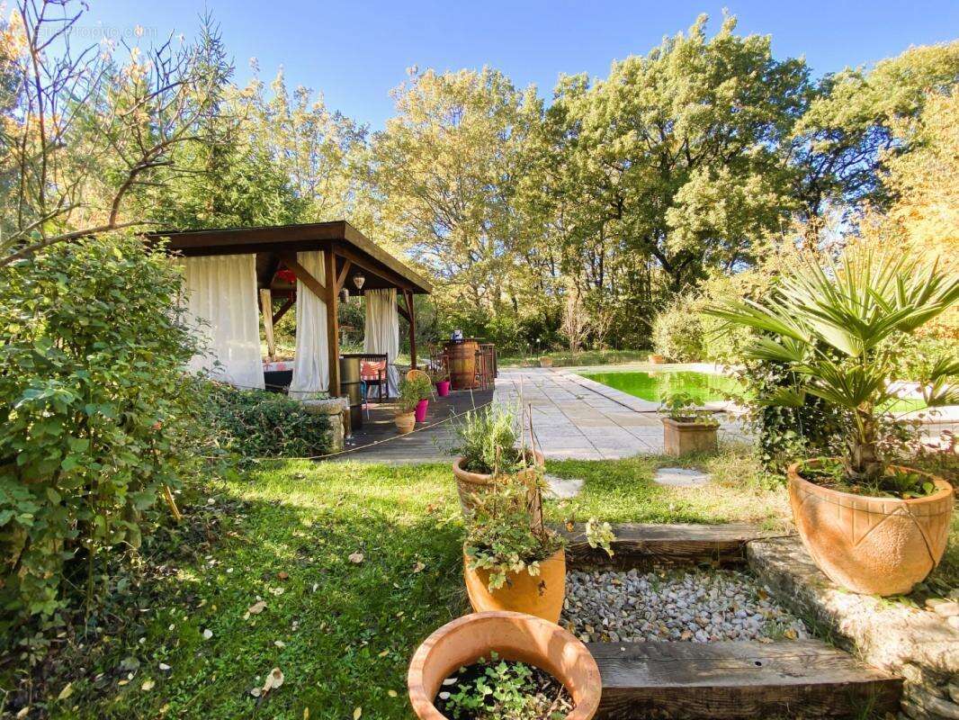 Maison à LE PUY-SAINTE-REPARADE