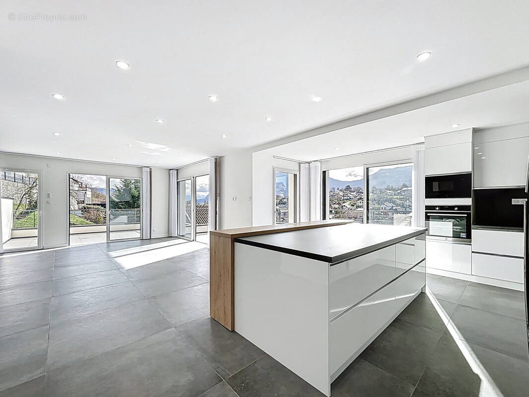 Appartement à SAINT-JEOIRE-PRIEURE