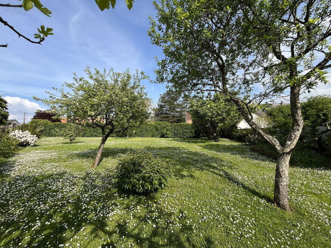 Terrain à AUNAY-SOUS-AUNEAU