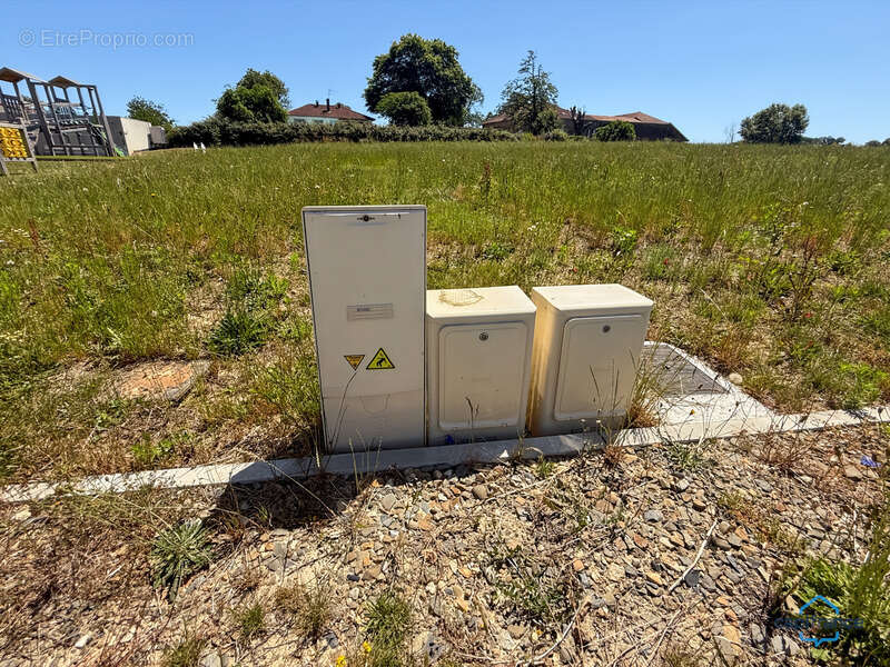 Dpt Gers (32), à vendre BERNEDE terrain constructible de 1335 m² viabilisé et borné, au calme - photo 3