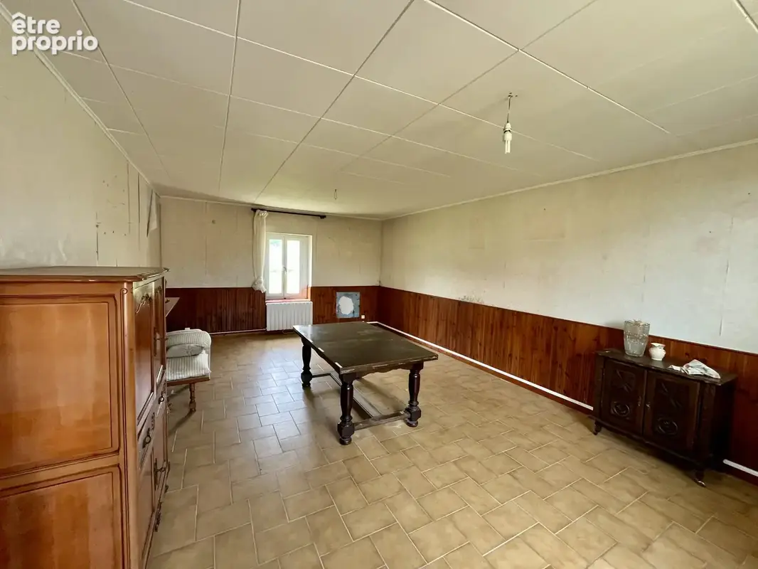 Centre de Craponne, maison individuelle à rénover avec dépendances sur terrain de 800m2. - photo 6