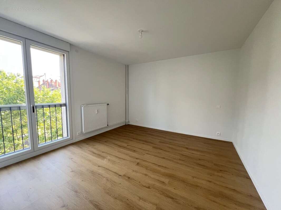 Appartement de 90 m² avec parking  - Secteur prisé rue Blatin - photo 6