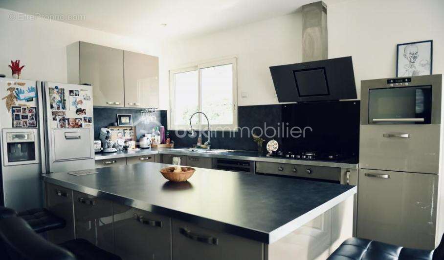 Grand ensemble immobilier de 367 m² avec terrain & Parking - photo 6