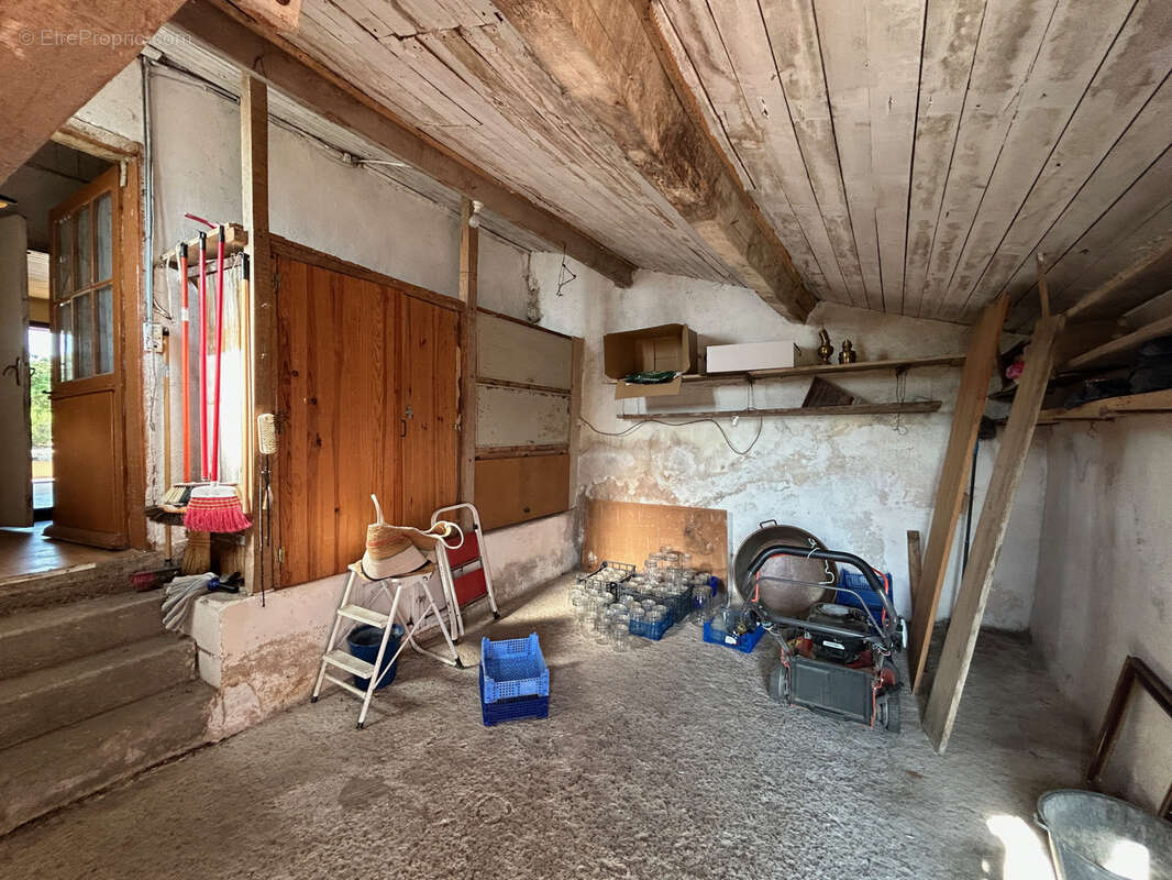 Maison, 3 chambres, 2000 m2 de terrain, garage. - photo 11