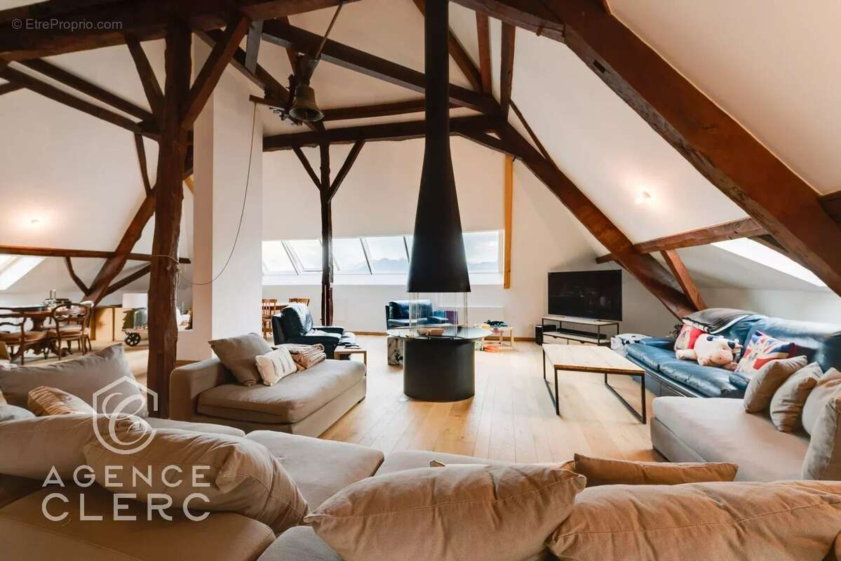 Maison à PERS-JUSSY