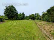 Terrain à CHEVROUX