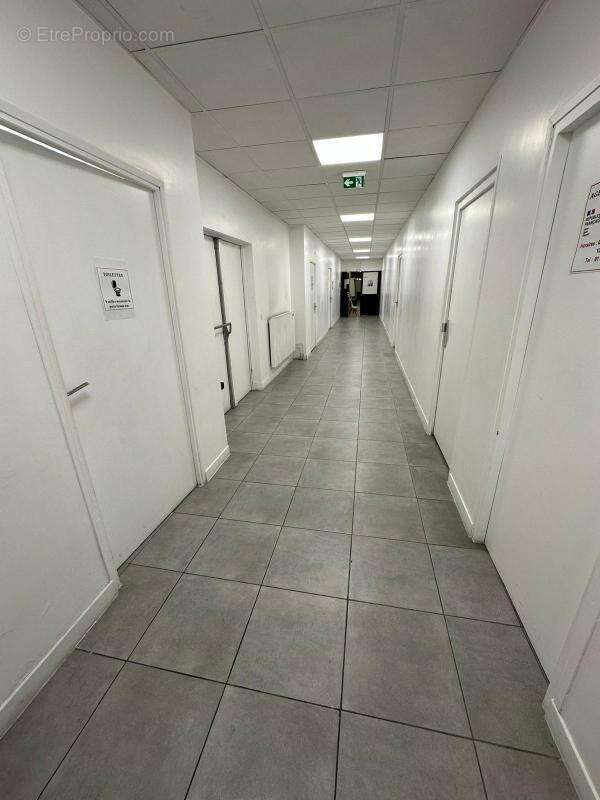 Murs d'un Centre d'affaires à vendre dans le Val d'Oise - photo 2