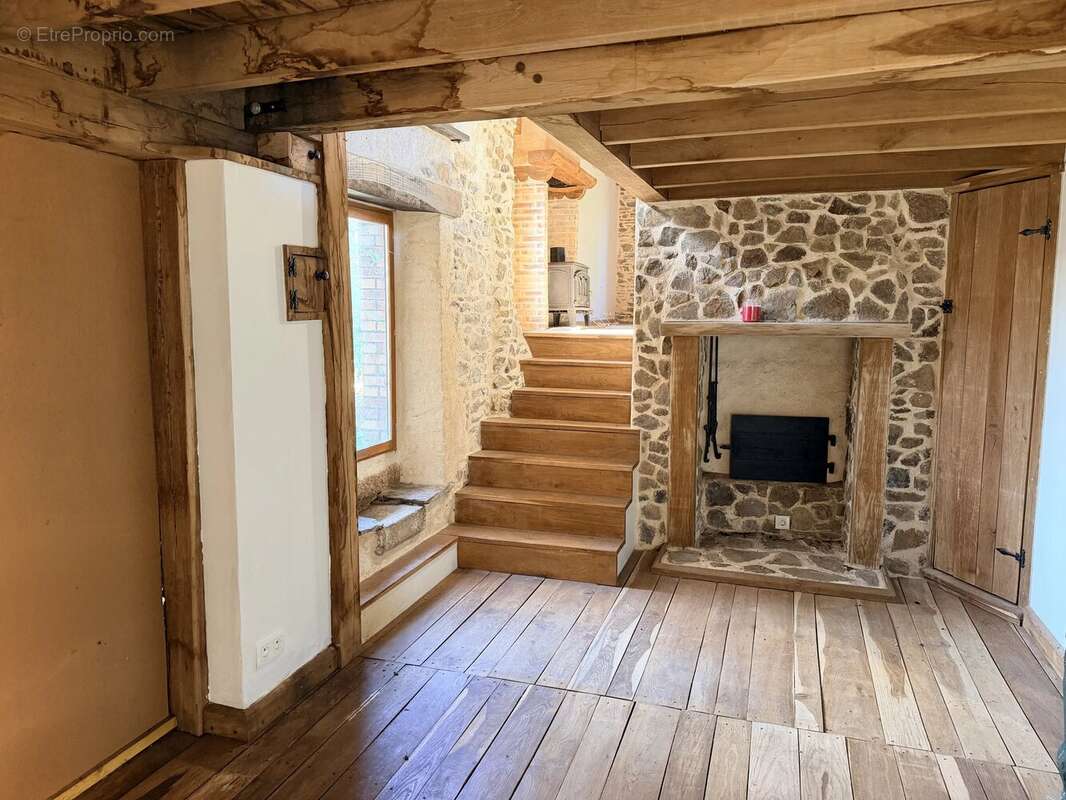 Maison à finir de rénover, située dans un cadre paisible - photo 9
