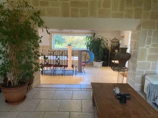 Maison à POUILLY-SOUS-CHARLIEU