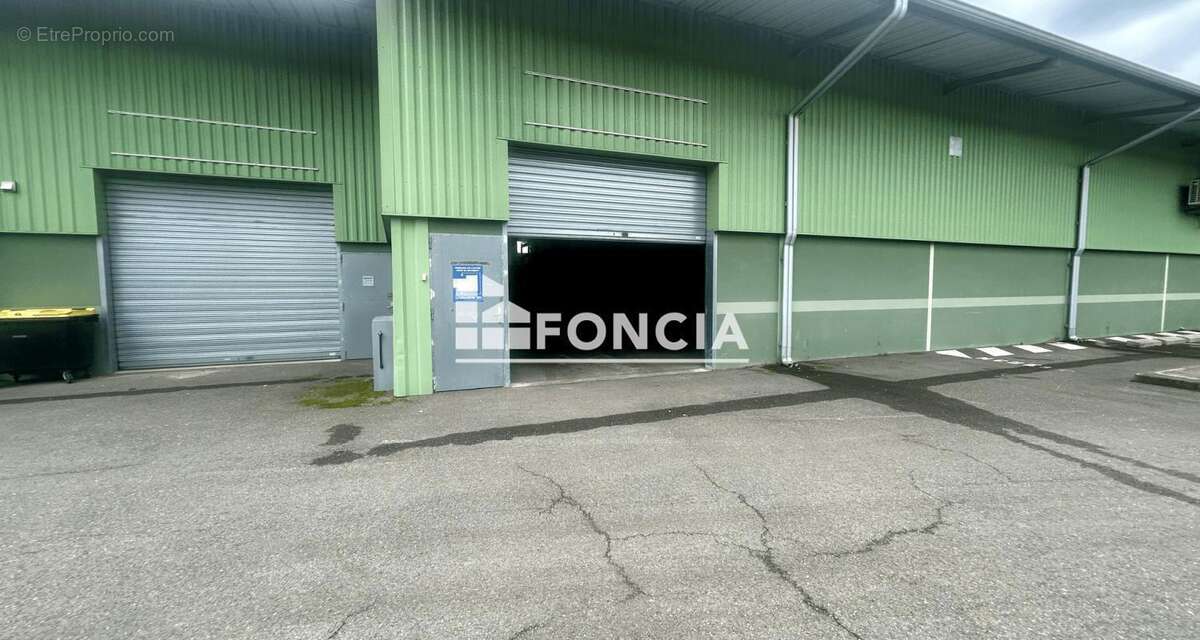 Commerce à SAINT-JEAN-D'ILLAC