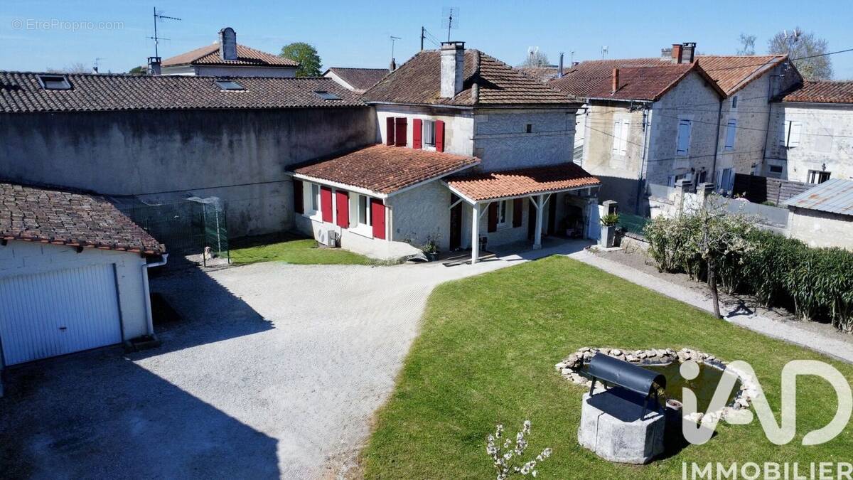 Photo 1 - Maison à LA COURONNE