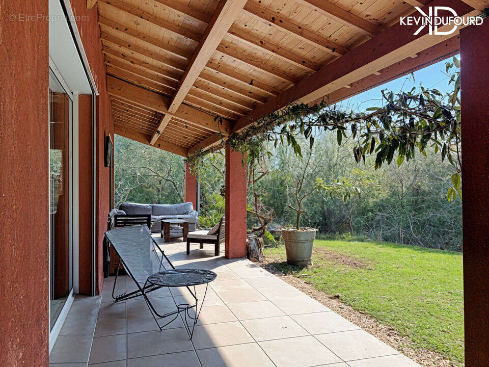 Maison à SAINT-ETIENNE-DE-FONTBELLON