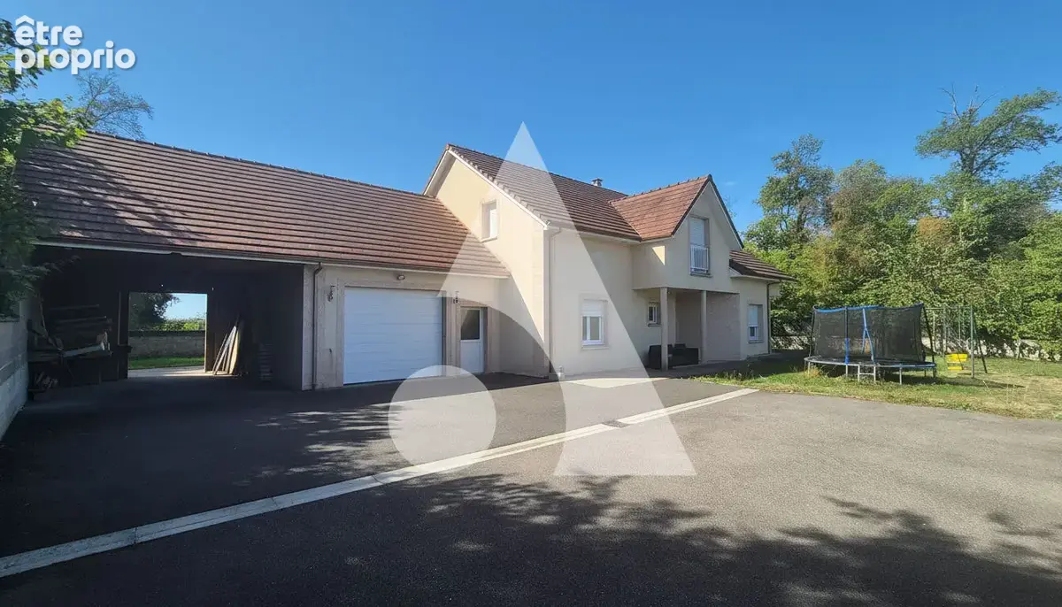 Maison à NEUFCHATEAU