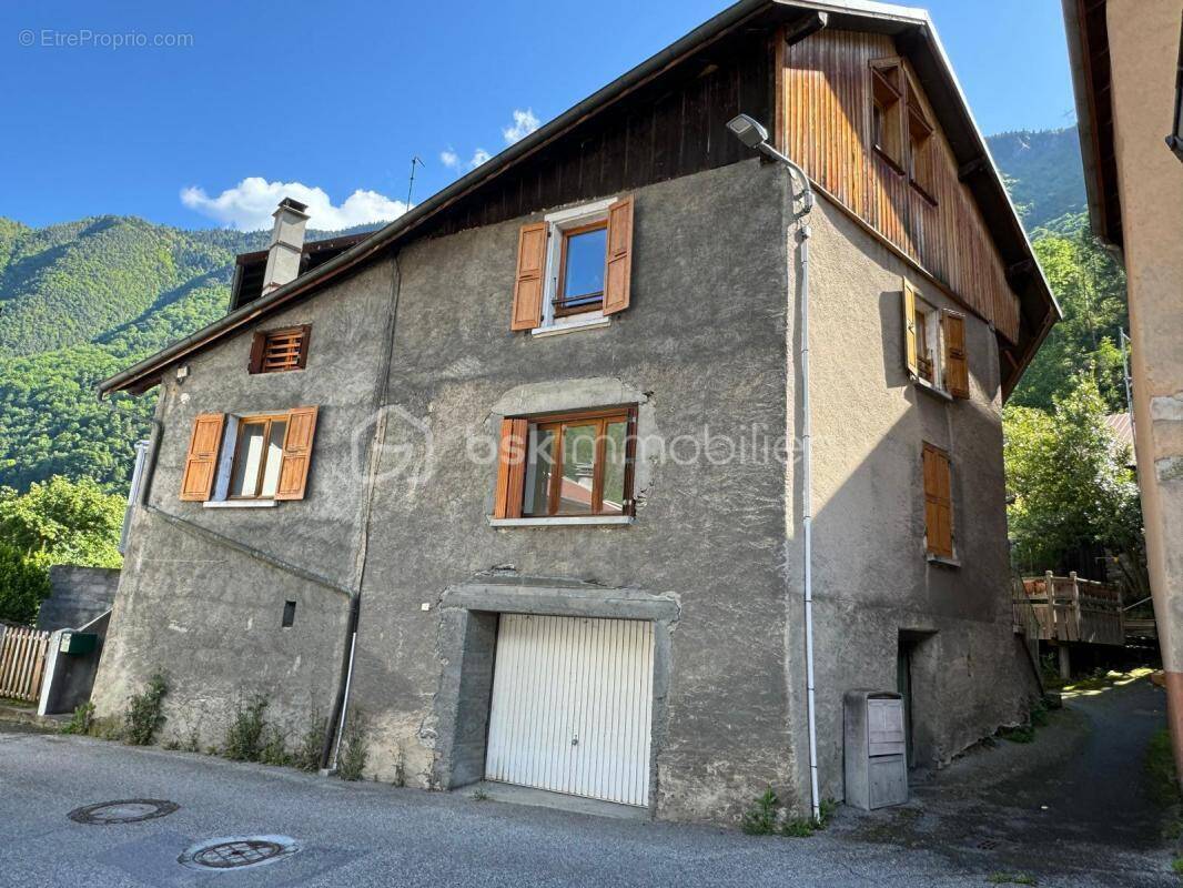 Maison à FEISSONS-SUR-ISERE