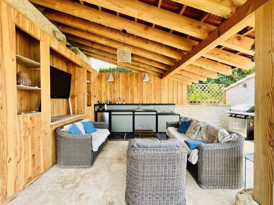 Elégant manoir avec dépendances, appartement d'amis et projet de rénovation - photo 23