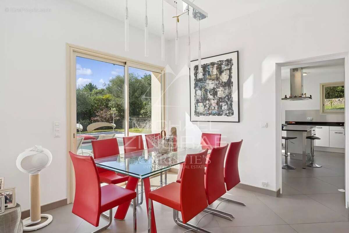 Villa avec piscine à Grasse, à 5 minutes d'Opio – 340 m² – Terrain de 5 000 m² - photo 6