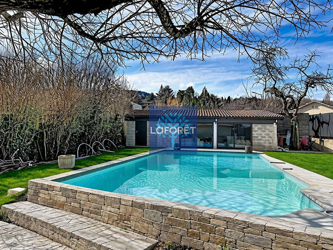 Soleymieux Maison atypique 260 m2  avec piscine 5 chambres - photo 2