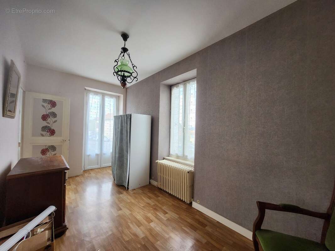 Maison à CONDAT-SUR-VIENNE