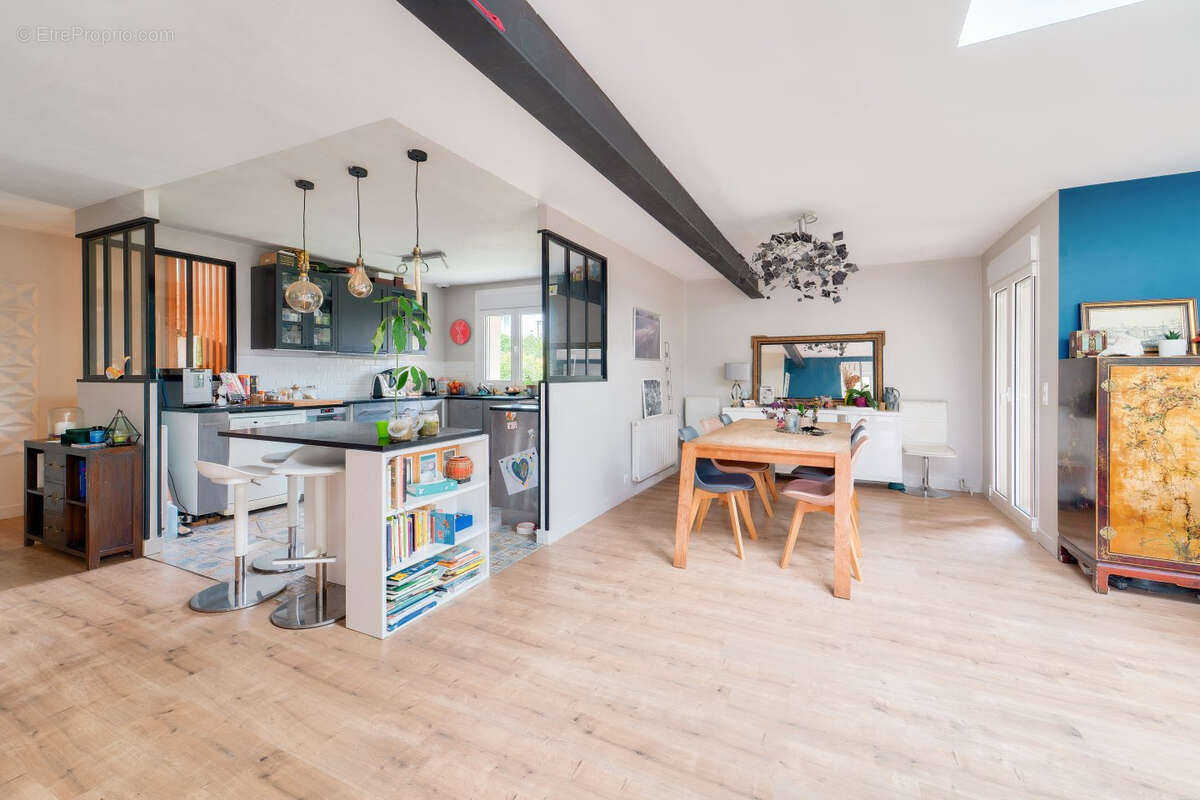 Belle Maison familiale de 265 m² rénovée sur un terrain arboré de 1 229m² ? Les Loges-en-Josas (quartier La Garenne) - photo 3