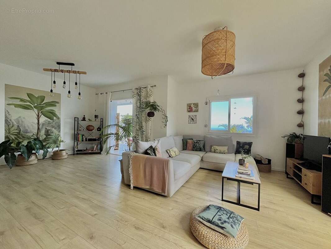 Magnifique case créole avec vue mer - Terrain 2 400 m² - Piton Saint-Leu - photo 6