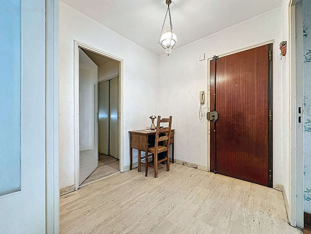 Appartement à MARSEILLE-4E