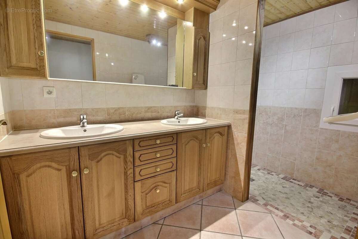 Maison à CHEVRIERES