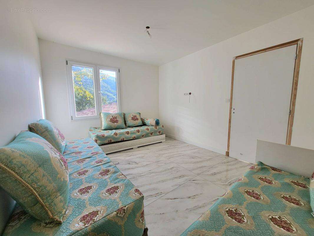 Maison à TOURRETTE-LEVENS